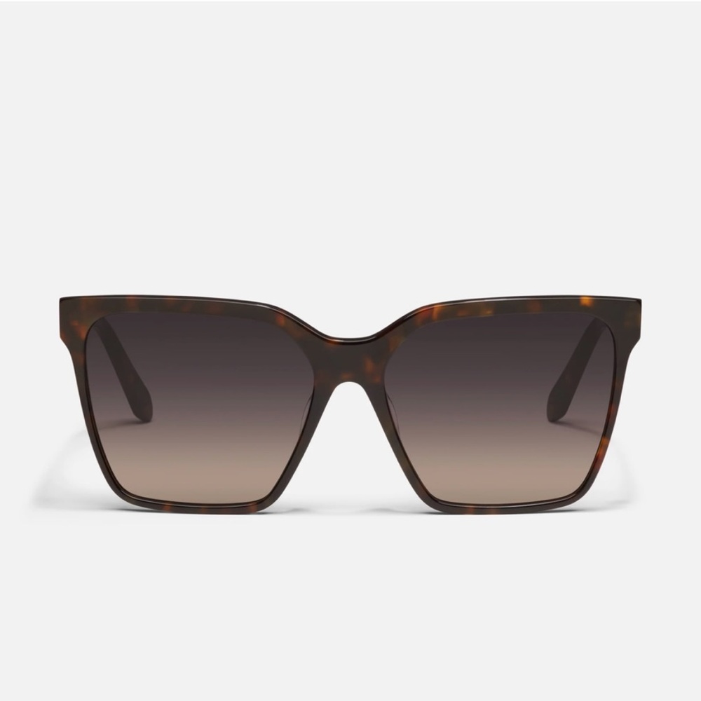 Quay Level up remixedNeutral Tortoise Frame / Smoke
Taupe Lens -brand new